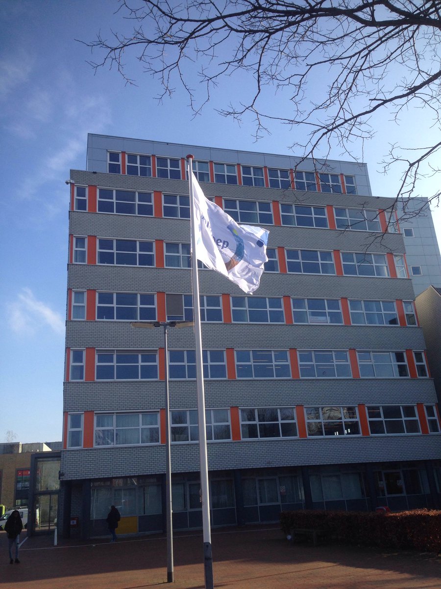 HestervdSluis's tweet photo. @ZorggroepAlmere @ROCvanFlevoland  slaan handen ineen tijdens #wzw2016 https://t.co/20zdM9OXFM