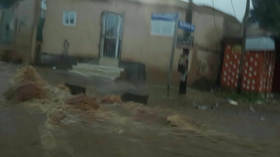 Joy997FM's tweet photo. It has been just 2 hours of moderate rain &amp; some places are flooding. #JoySMS https://t.co/wGtC7g5xtc