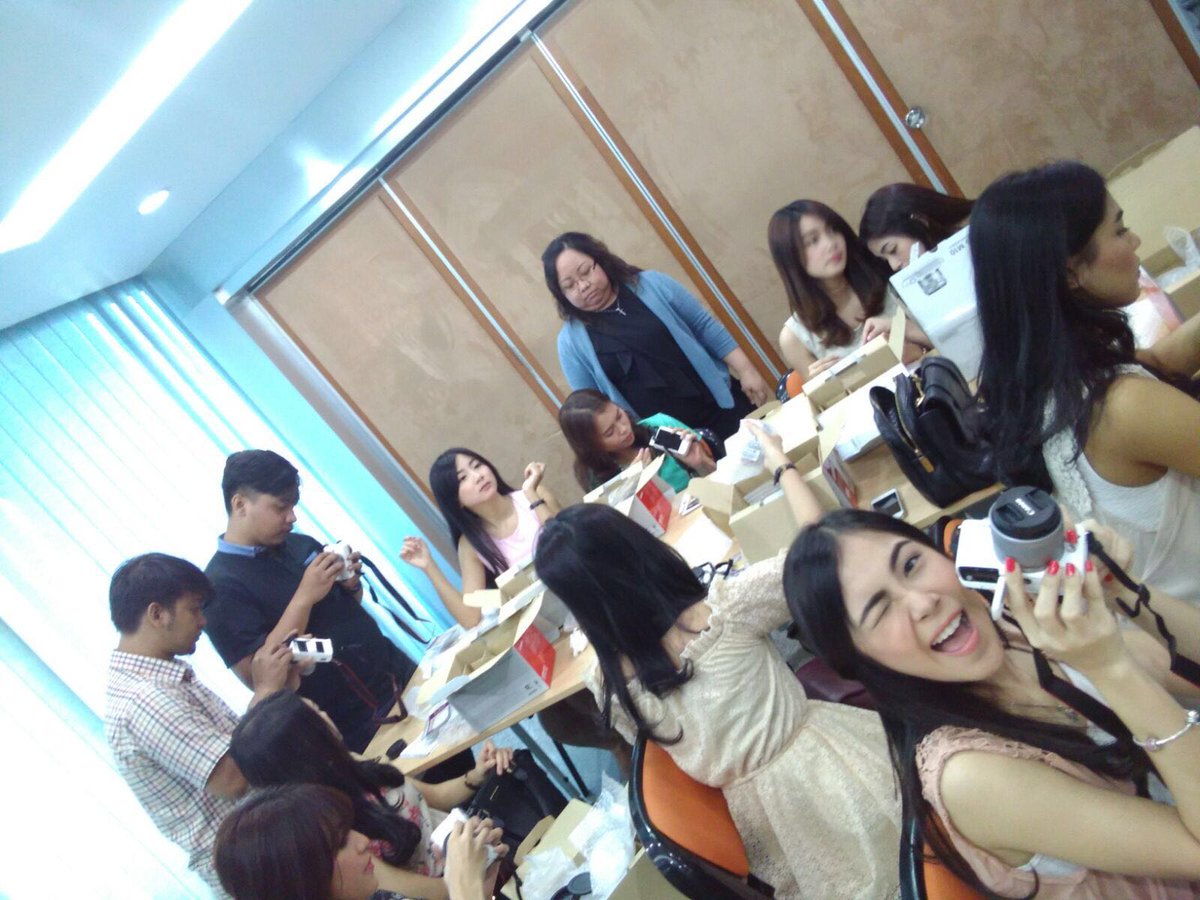 ChiBi lagi visit kantornya <a href="/canon_indonesia/">Canon Indonesia</a> nih Twibs hihihi... ko serius banget sih tuh kayaknya yaahh