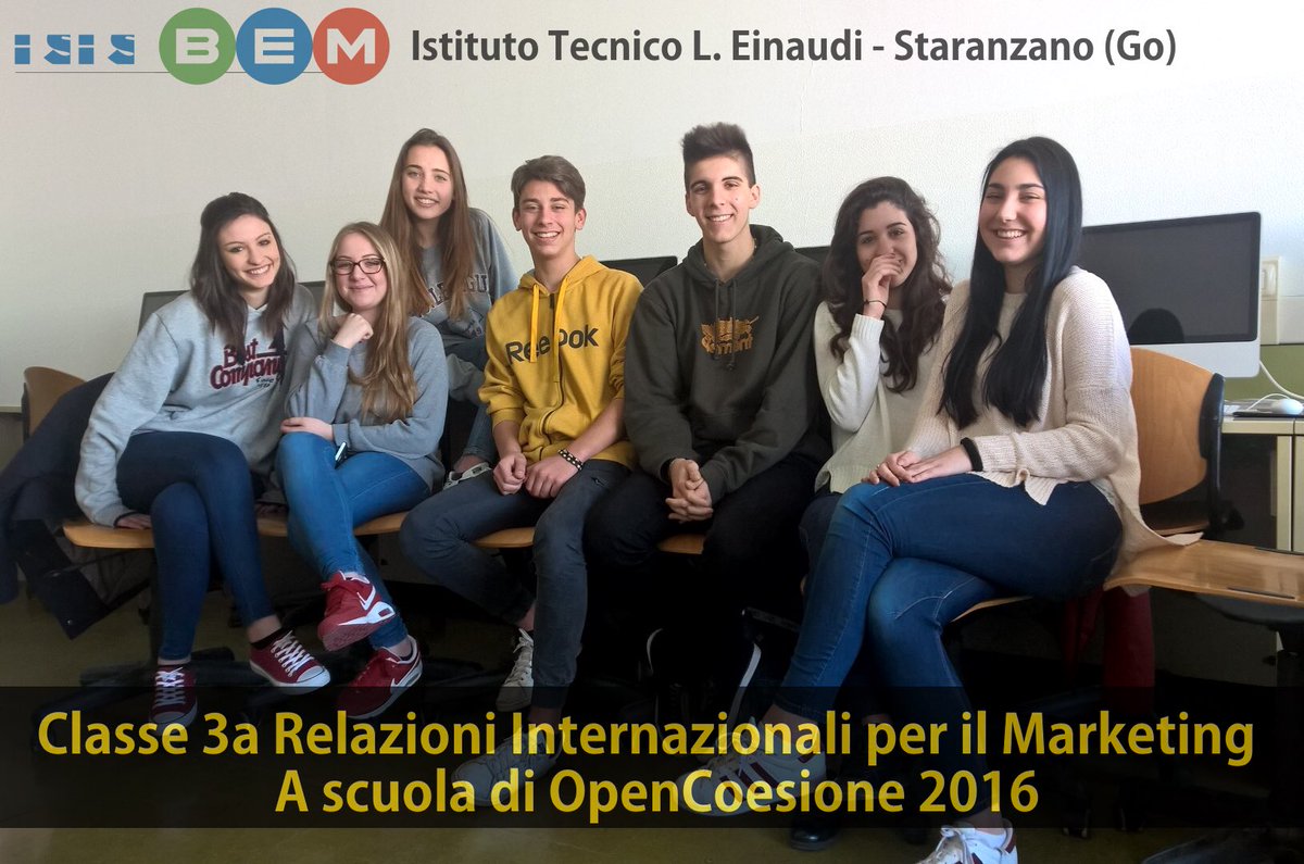 isis_bem's tweet photo. Foto di gruppo (o quasi) per sponsorizzarci 😜 #ASOC1516 https://t.co/2Oj33lFBt1