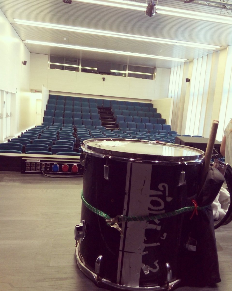 Tocal2's tweet photo. Aquest és el nostre lloc nou d'assaig #ole #assaig #percussió #tocal2 https://t.co/NCWvQBajDR