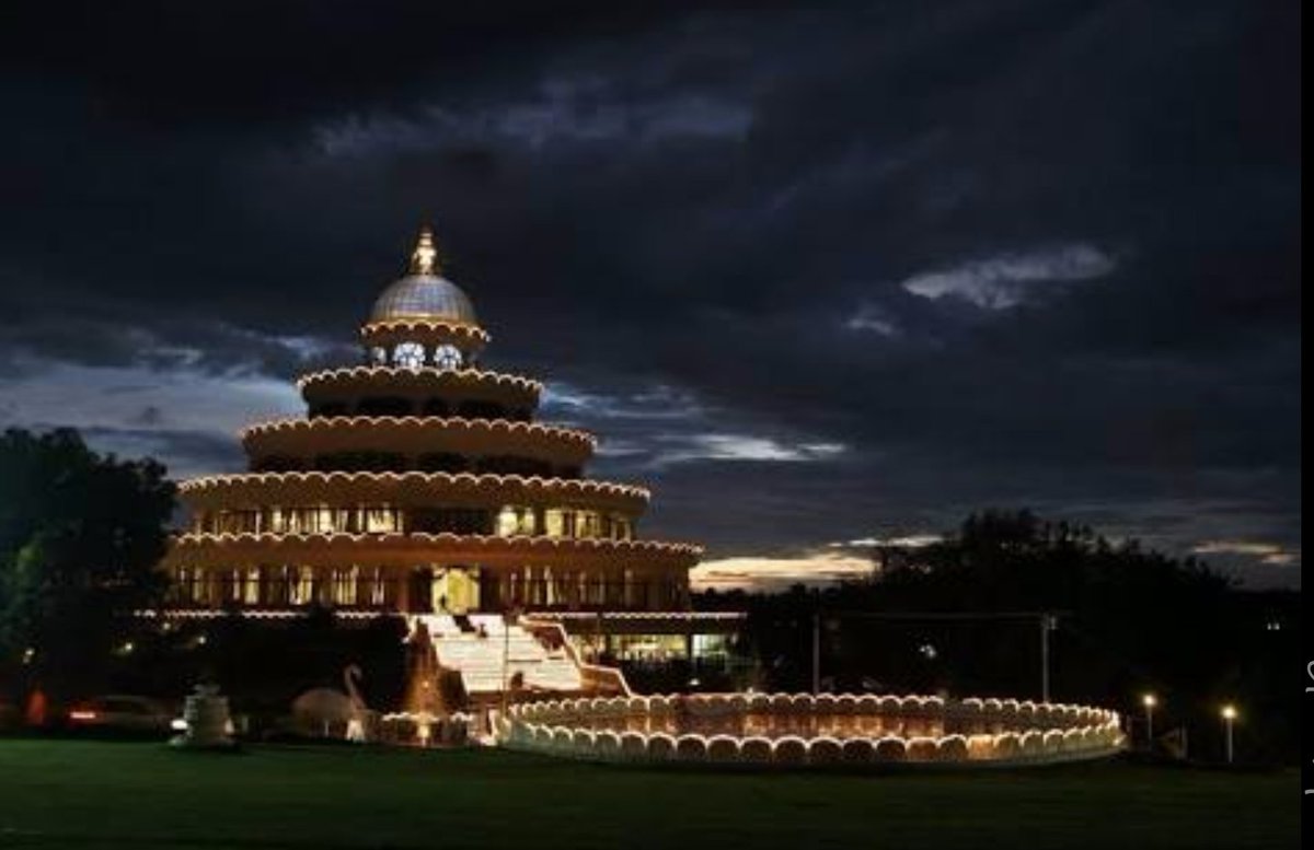 TarekFatah's tweet photo. In Bangalore at the @ArtofLiving ashram where they'll try to detoxify me :-) https://t.co/Fqd0JbomAy