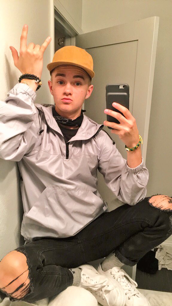JVCKJ's tweet photo. When you like your outfit but you never end up leaving the house because of your lack of a social life https://t.co/NqvtV6JVYs