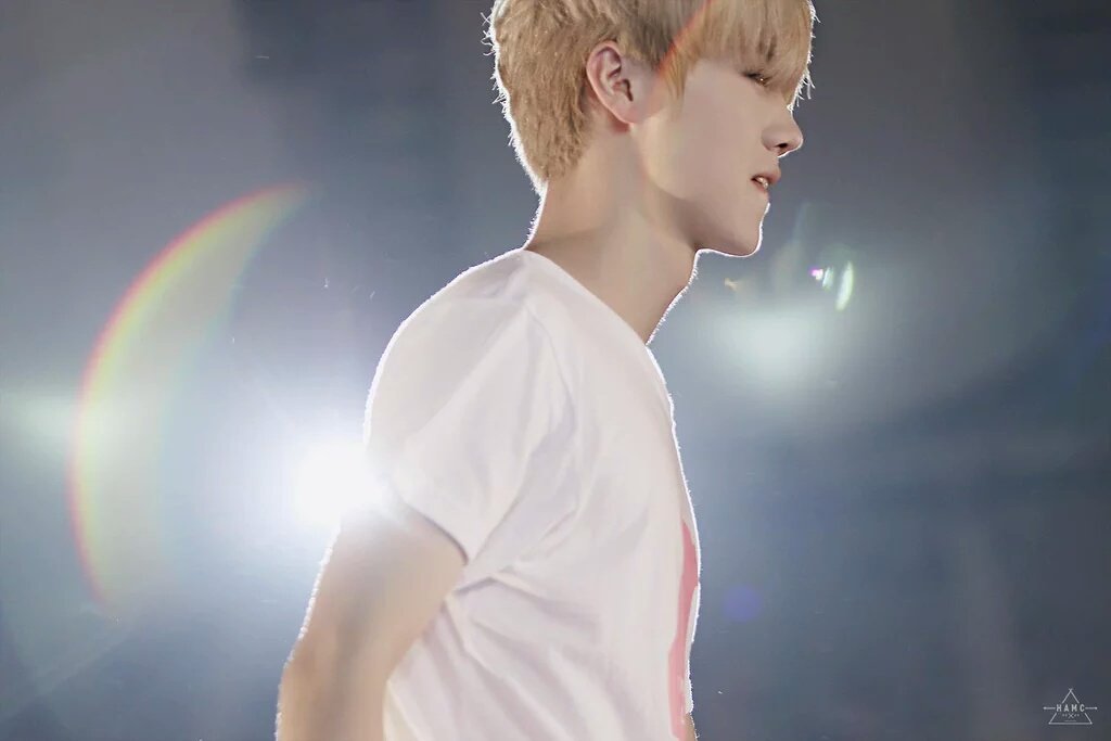 blondeIuhan's tweet photo. Angel https://t.co/QrDclZjQtM