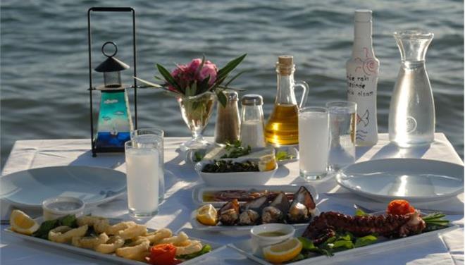 explore_evia's tweet photo. Today we #relax #seafoods #ouzo and #friends  #Ash #monday #Greece https://t.co/jliGWpj2qy