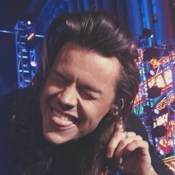 larrydebunked's tweet photo. babycakes and sweetcheeks https://t.co/aVJ5eMJpd0