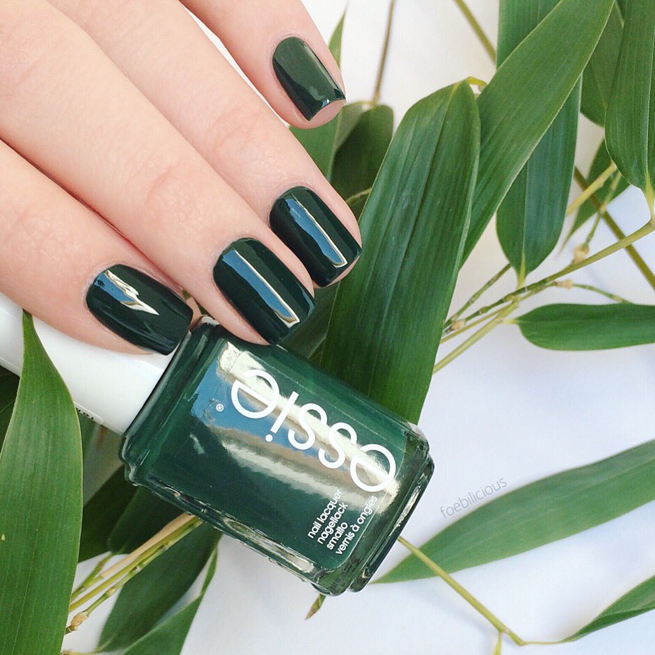 🐍👒🌿 #essie #offtropic #essiespring #essieliebe #essielove <a href="/essie_DE/">essie Deutschland</a> <a href="/essie/">essie</a>