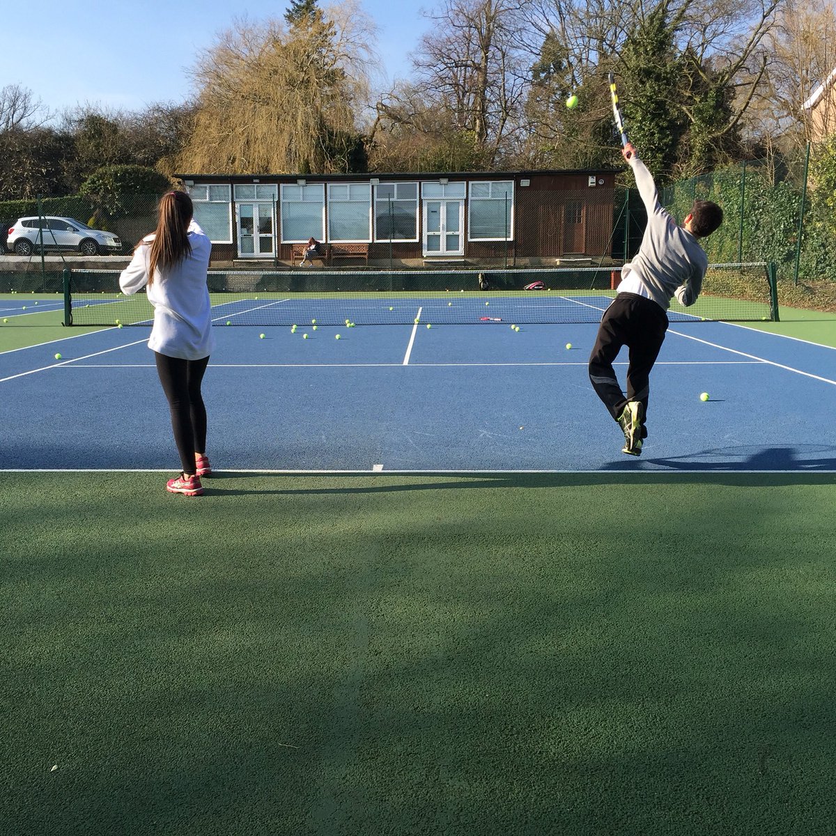 elmstennis's tweet photo. Spring is here 🎾☀️🐝 #tennis #britishtennis https://t.co/m2NTzFaKxk