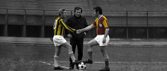 PesindeyizApp's tweet photo. Efsanelerden öğrendiklerimizi !
#DerbideOmuzOmuza !
@GalatasaraySK @Fenerbahce https://t.co/MklE0XPg10