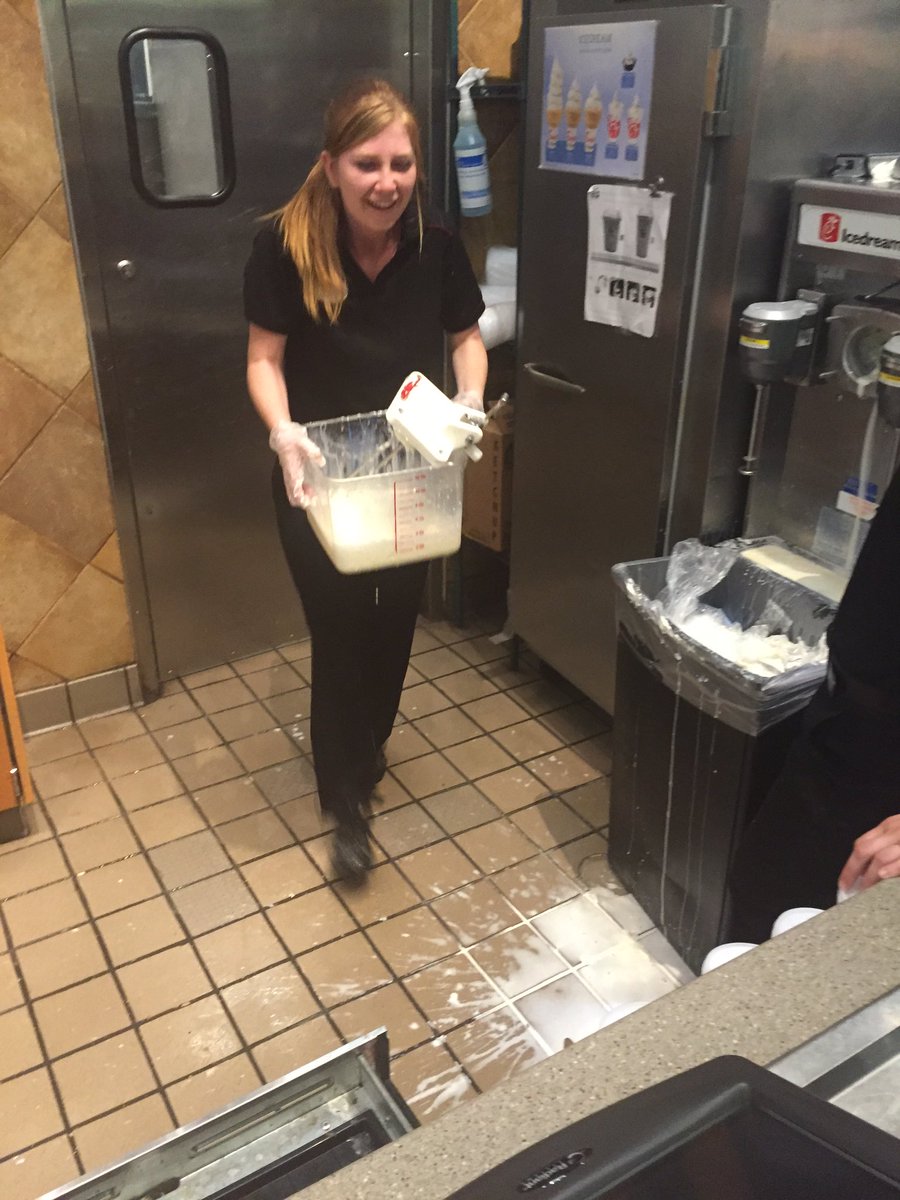 erinmays194's tweet photo. #cfaproblems @scfa_struggles @ChickfilA @cfa_struggles @cfaastruggles @CFADiaries https://t.co/C9iuK3NZbA
