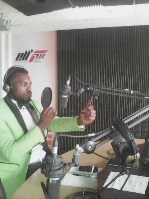 DomyHod's tweet image. On air over #EllFm to share some tips on #Ereputation management