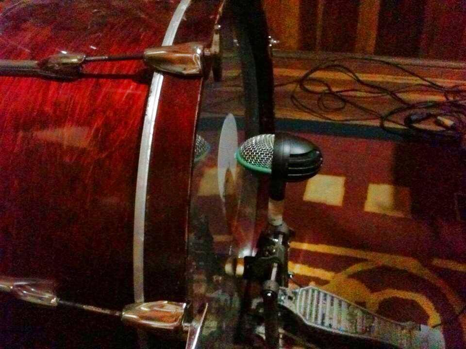 CakewalkInc's tweet image. It&apos;s certainly one way to get a clicky kick drum sound... #mictechnique