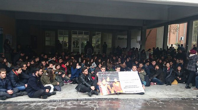 gazetesozcu's tweet photo. SÖZCÜ  ÖZEL
ODTÜ arkadaşlarına ağlıyor!
ODTÜ'de okuyan iki genç yaşamını yitirdi...
https://t.co/cSVgkoQmFc https://t.co/2WcLJVxAnQ