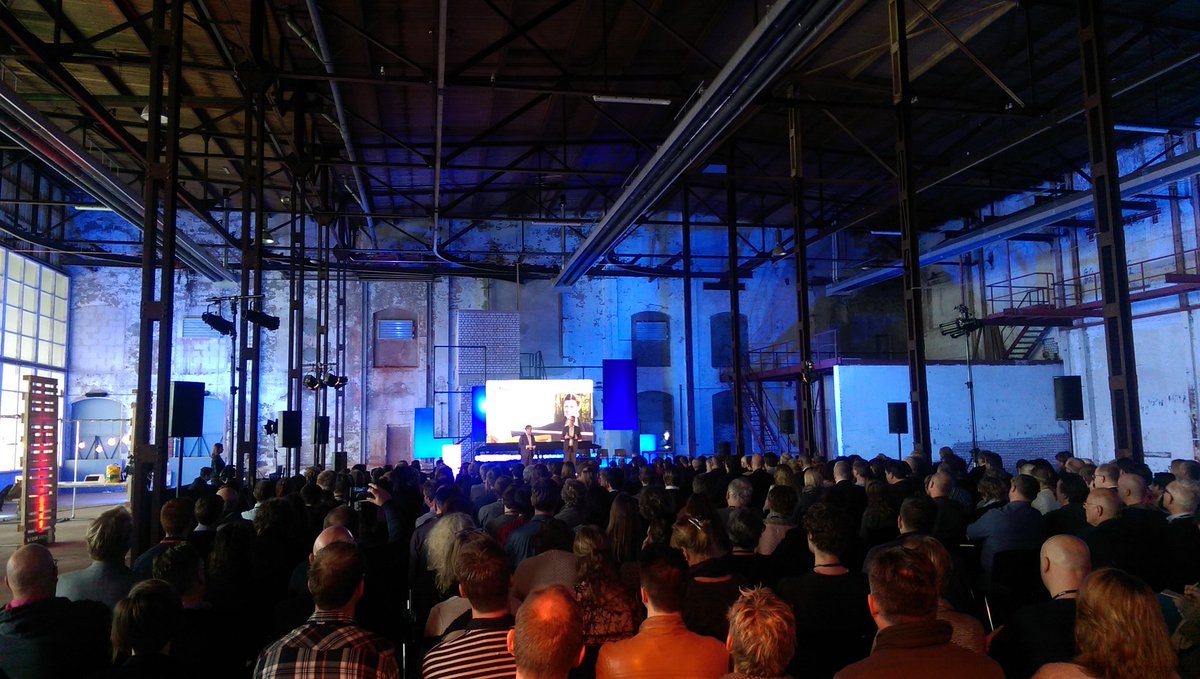 Reuring's tweet image. Waanzinnig trots op de 3de #digitalewerkplaats van #Google. Nu in de indrukwekkende #Suikerfabriek in #Groningen.