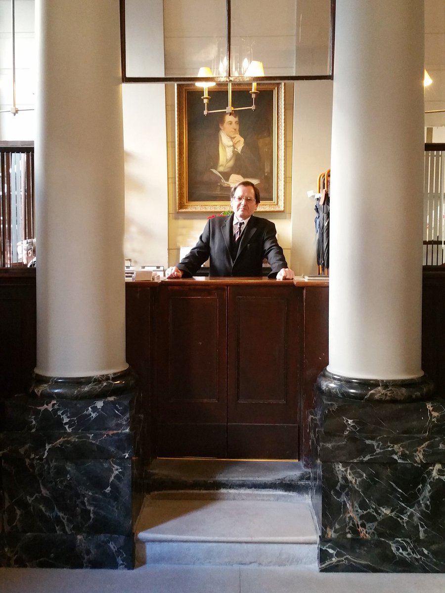 HVARThenry's tweet photo. Finished Black &amp; Gold hand painted faux marble #thetravellersclub #PallMall #fauxfinishes #handpaintedmarble https://t.co/utSaOl1vZF