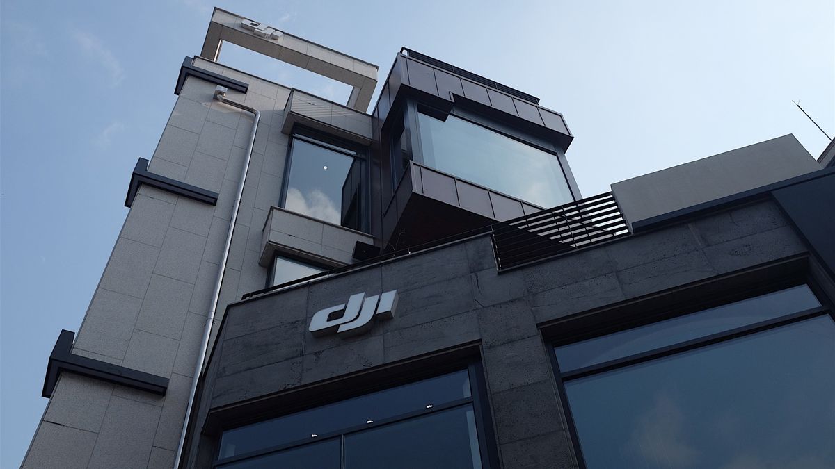 verge's tweet image. I went drone-shopping at DJI's new flagship store theverge.com/2016/3/14/1121…