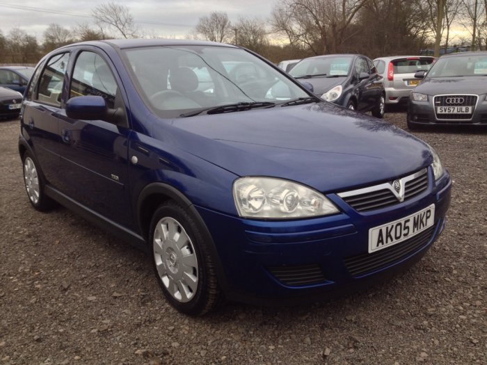 Avail with full air con, elec windows and lots more this #vauxhall #corsa 1.4   bit.ly/1KsiS47