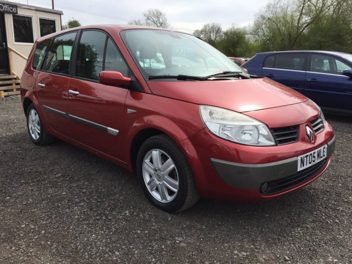 We have a superb range of #familycars inc. this #RENAULT GRAND #SCENIC 1.6 VVTI bit.ly/1KsiS47  #Notts