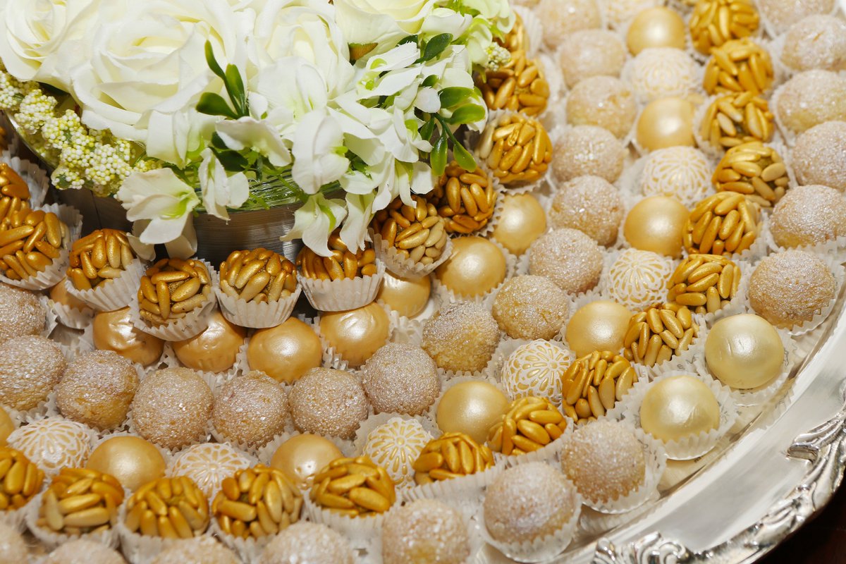 AlotroladoMed's tweet photo. preparando  #boda #comunión #fiesta acércate y descubre nuestras composiciones #dulces  #salados #catering #Madrid https://t.co/jTfrKDoARj