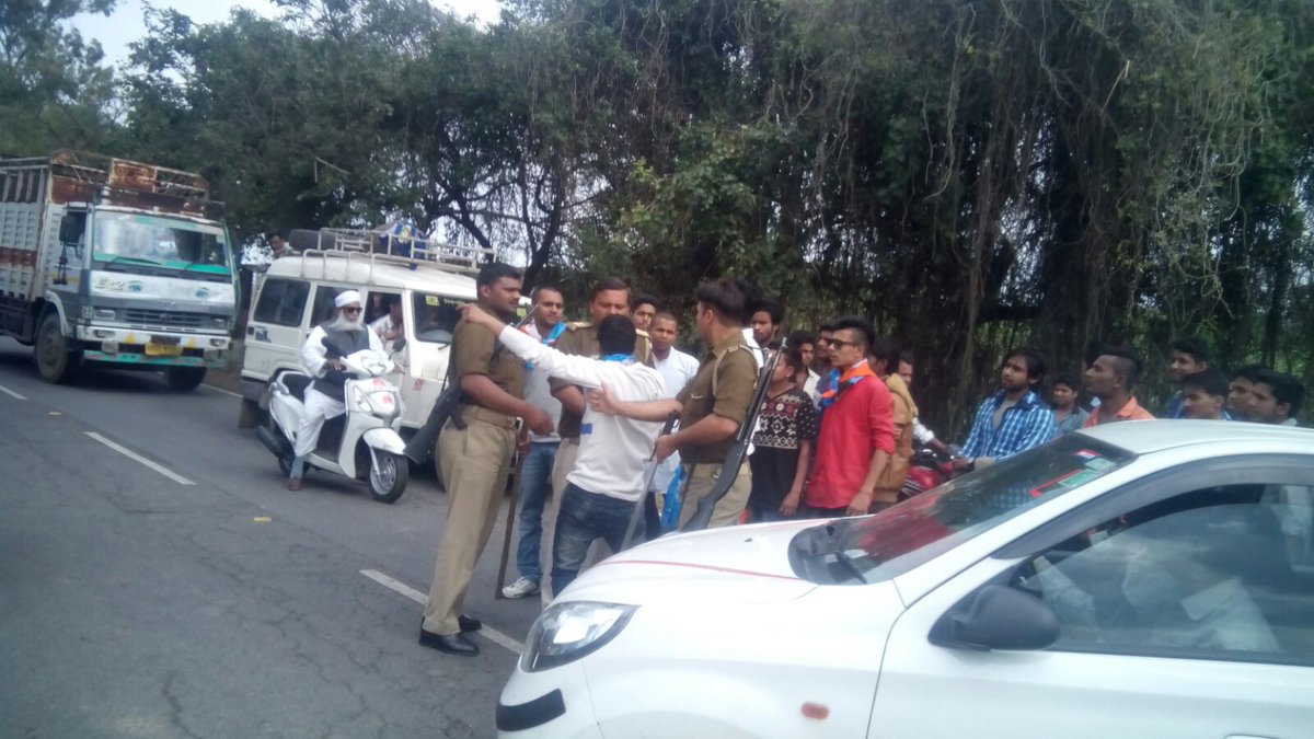 nsui's tweet photo. बिजनौर के एस. पी. डिग्री कॉलेज में नकल कराने के विरोध में कॉलेज प्रशासन के खिलाफ NSUI बिजनौर का विरोध प्रदर्शन । https://t.co/d98MLWNBWd