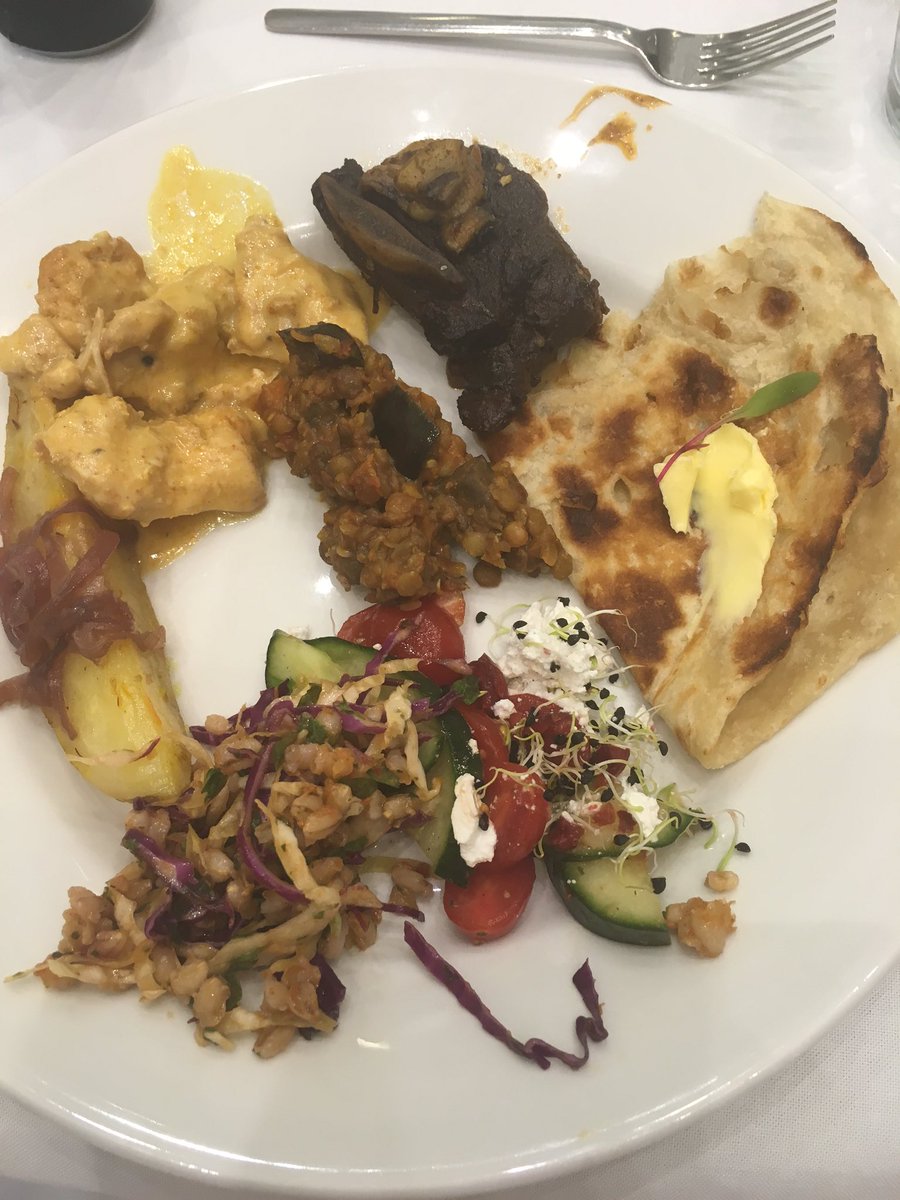 LaraAnnK's tweet photo. #iPadSummitZA yay lunch https://t.co/fSuFYPNBxC