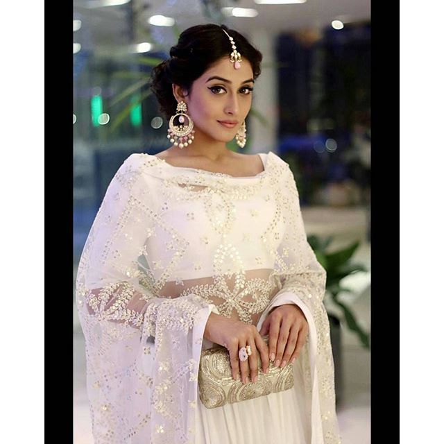 bollystylefile's tweet photo. #reginacassandra looks pretty  snapped holding Accesories by #anandita clutch. BOLLYWOODSTYLEFILE 💕😍😘
.
Clutch👛~ ac… https://t.co/VozQBGpG6t