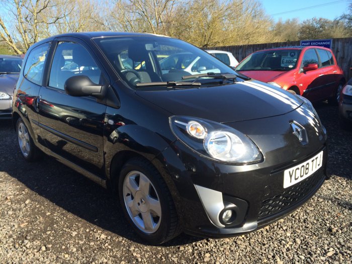 Are you missing a #Twingo in your life?  We have one ready for you! #RENAULT #DYNAMIQUE  bit.ly/1KsiS47