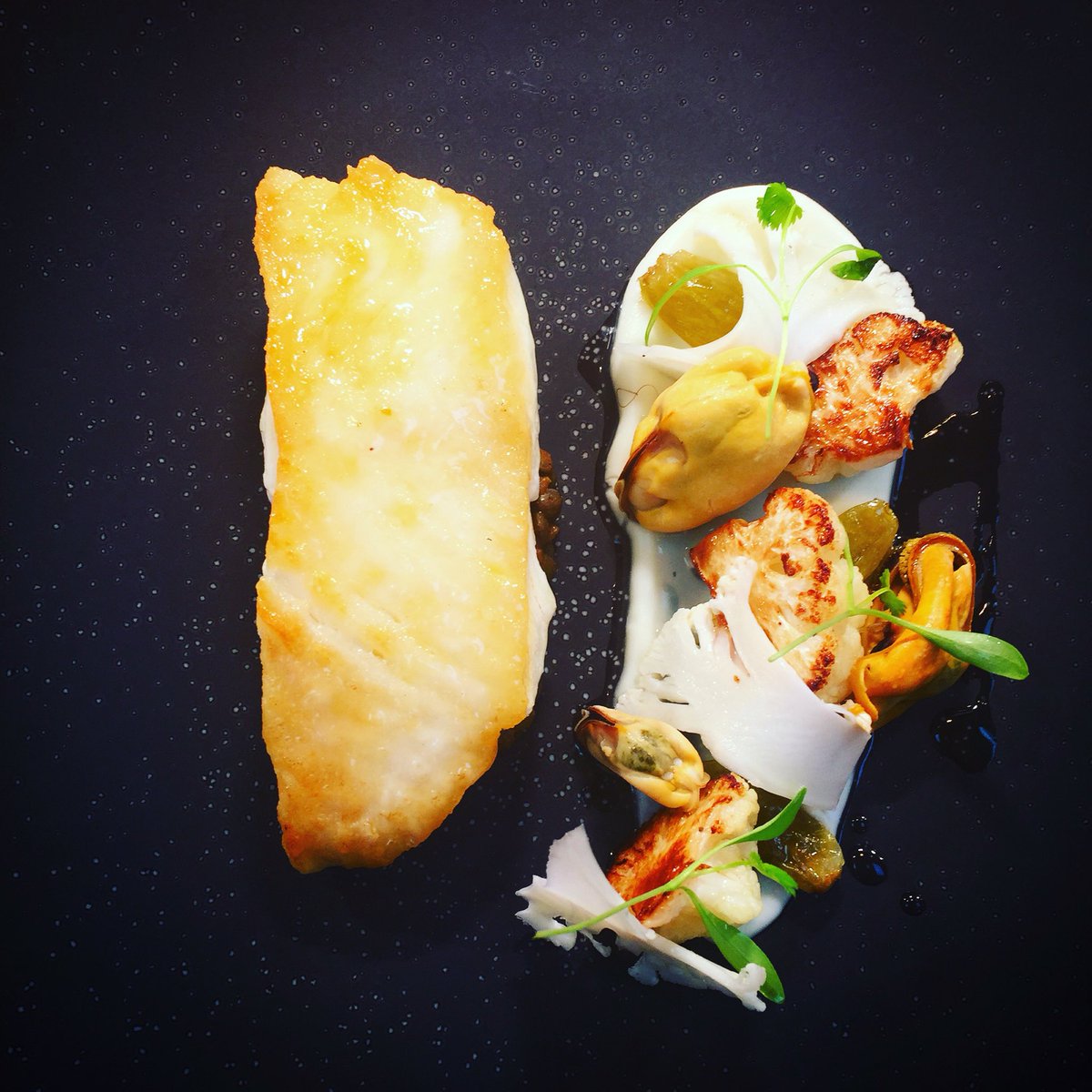 Stokesy_105's tweet photo. Cornish Halibut Dish #tastingmenu #seasonal #outstanding #tasty @dormyhouse @Chef_swifty https://t.co/2Is7qOatcU