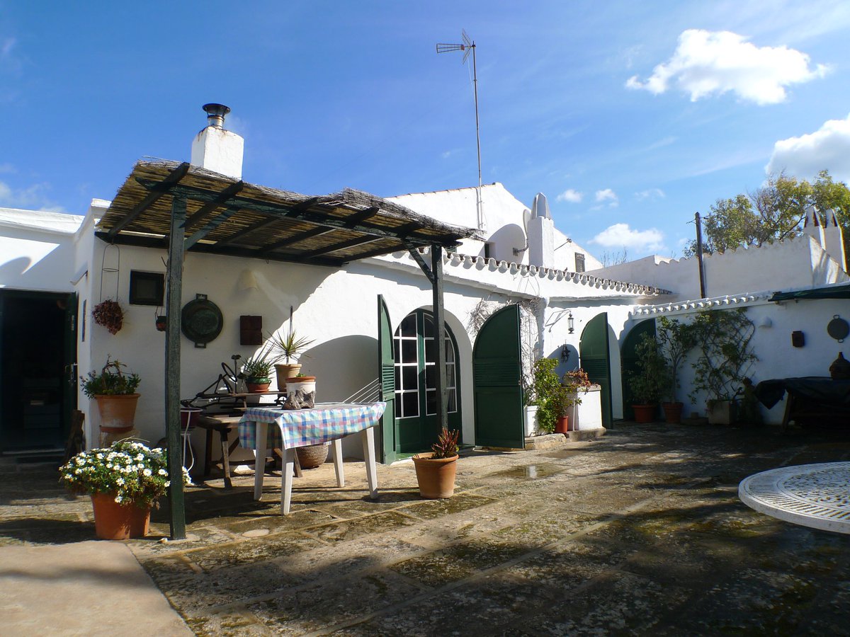 casasenmenorca's tweet photo. NOVEDAD: #Casa típica menorquina con mucho encanto en #PouNou con piscina y bonitos jardines https://t.co/frwZAT5I2o https://t.co/bcz8MTK2aE