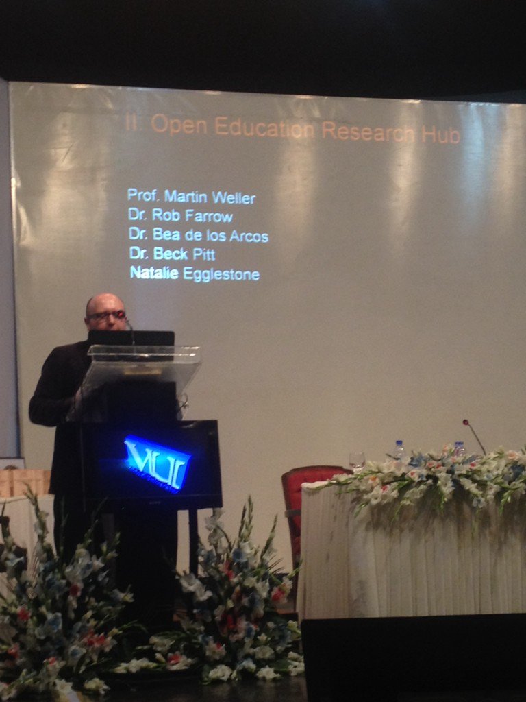 kashifgillani's tweet photo. Dr. Robert Farrow @philosopher1978 speaking on Constellations of Open at #Eldec16 @eldec2016 @VUPakistan https://t.co/VF2kz9FGHI