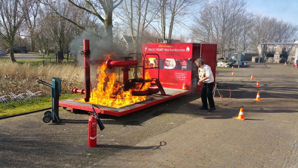 Oeps de Lotus heeft altijd pech! <a href="/RBOC_Fort/">RBOCFortMarkenbinnen</a>