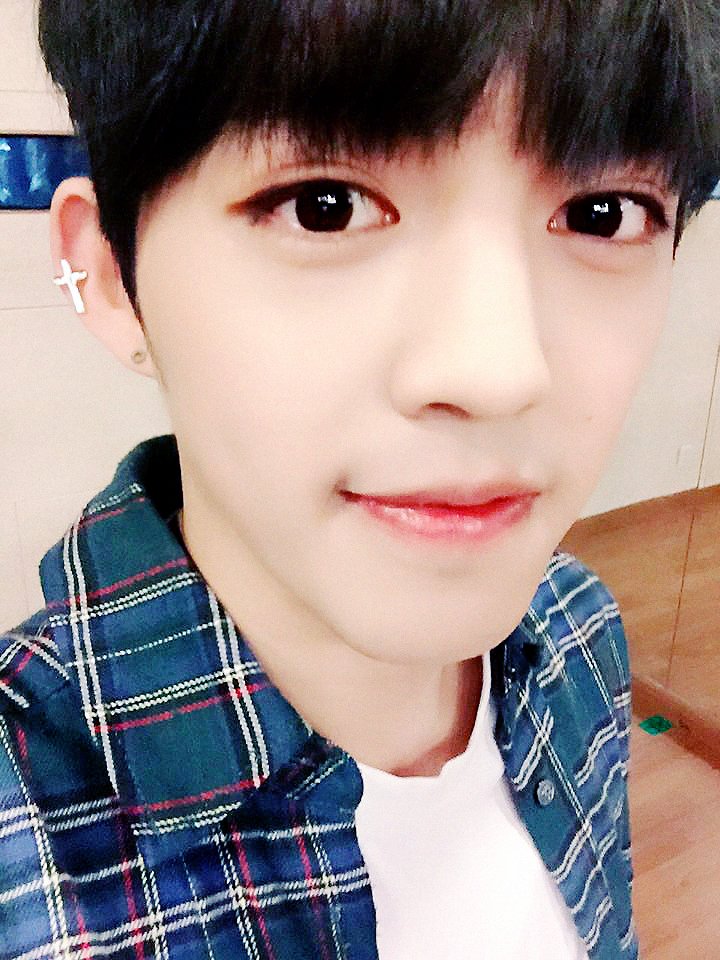 April_17st's tweet photo. 내 맘때리는 최승철.. #세븐틴 #에스쿱스 #승철 ♥ https://t.co/MbmoBAvUro https://t.co/m50GI9NPdW