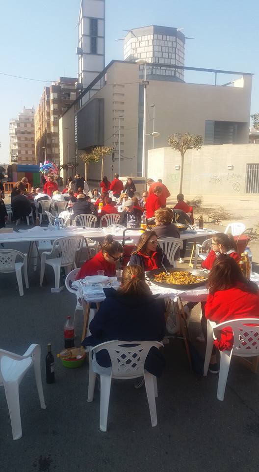 ACFallaxuquer's tweet image. Dissabte també ferem paelleta!! #acfallaxuquer #PaellaEmoji #ambientfaller