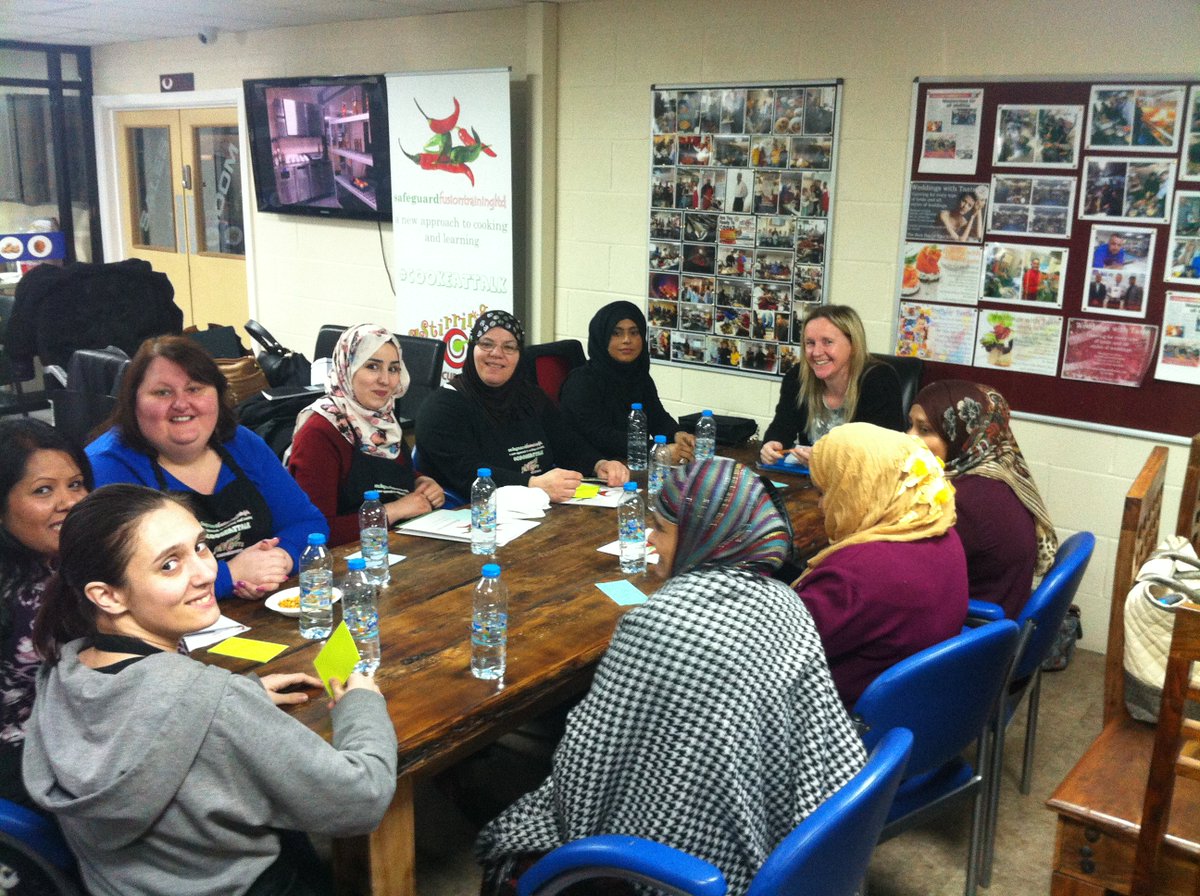 MyGreatPlace's tweet photo. #cookeattalk for Oldham tenants today, discussing #takingcontrol of health as part of #gmdevo with our staff &amp; VAO. https://t.co/2pJwaIGf65
