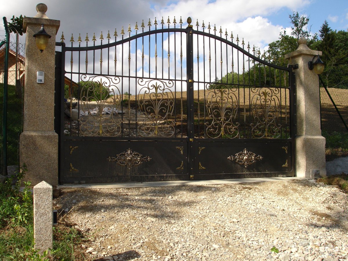 Piliers sur mesure, dessiner, livrer et poser par nos soins nos autres produits cheminee74.com