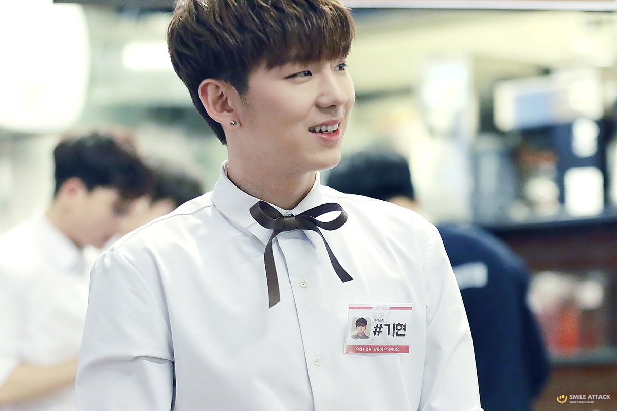 SmileAttack_KH's tweet photo. 160313 몬카페 #기현 #KIHYUN #몬스타엑스 #MONSTA_X @OfficialMonstaX 켜나..ㅠㅠ
https://t.co/Nb4mj6JTaE https://t.co/9DxL2omgnR