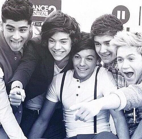 __BE_MYSELF__'s tweet photo. 🌿Please "RT'' or ''follow'' 🌿

✓One Direction
✓Taylor Swift
✓Justin Bieber
✓Glee
✓etc…

🌏🌸waiting for you...💎🗽 https://t.co/4dE1WYYXle