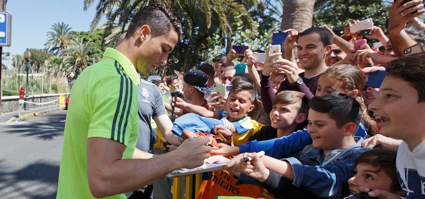 realmadriden's tweet image. 👏👍🌴

Wherever we go, the support of our #RMFans is always incredible.

#HalaMadrid