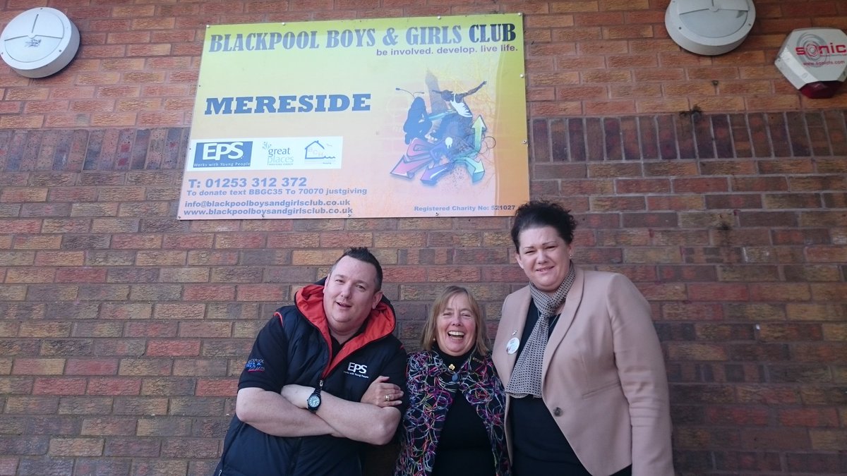 Dame Julia with Jed from B'pool B&amp;G Club &amp; Helen from Tesco talking Community <a href="/BITC/">Business in the Community</a> <a href="/Tesco/">Tesco</a> <a href="/Julia_Cleverdon/">Julia Cleverdon</a>