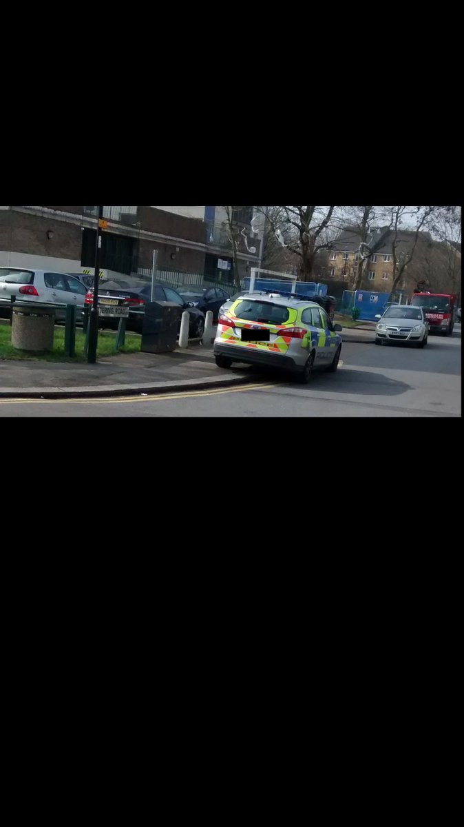 _MrMustard's tweet photo. When I went to Enfield to look at a pavement parking PCN I saw this (oops). Officers went running to a property. https://t.co/cnyQGOsKvW