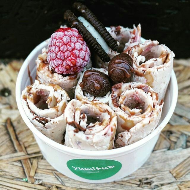 yumitub's tweet photo. Ain't this pretty?? ... Fresh #raspberry &amp;  #oreo #thaiicecream from @yumitub @PopBrixton #thairolledicecream https://t.co/oK2mK5ae0F