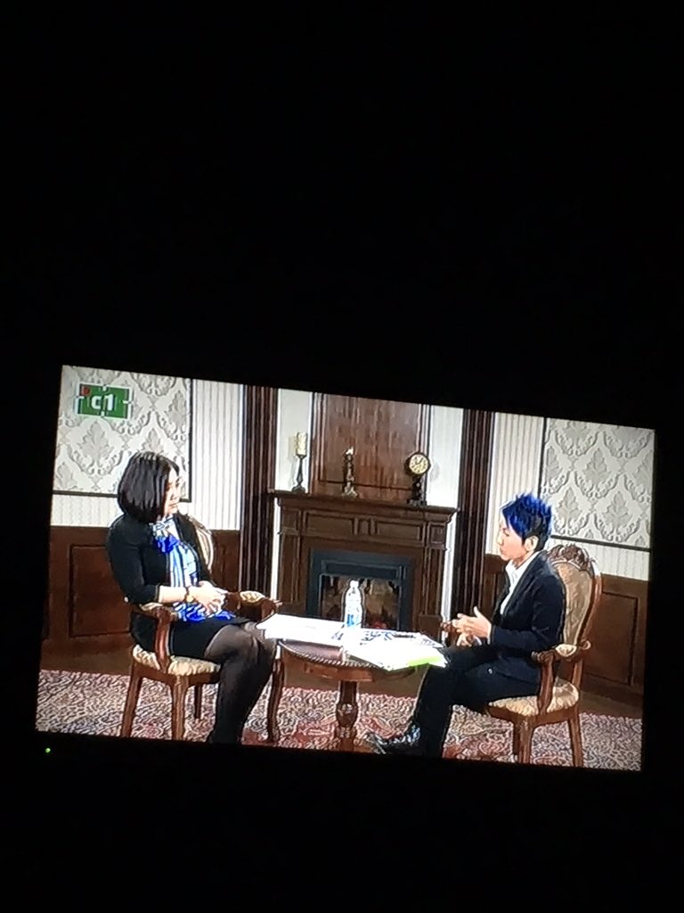 Шөнө дундын яриа эхэлчиж бас....