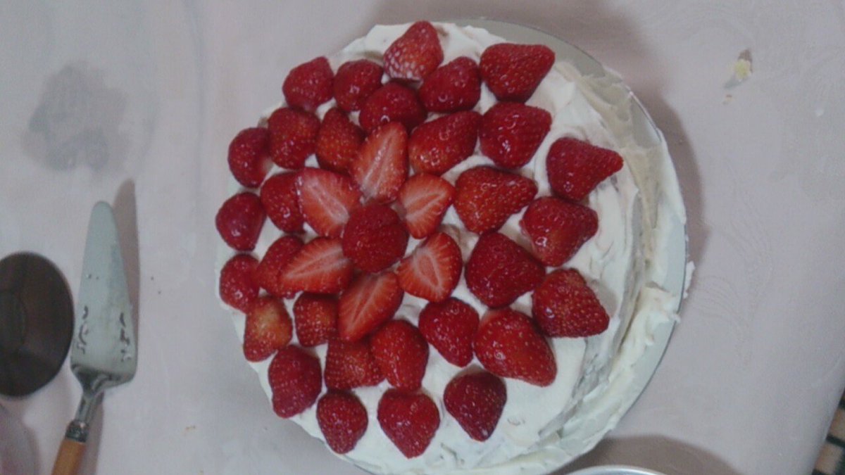 ASio76's tweet photo. 今日は友達とケーキ作りしました！
ベーキングパウダー使わなかったのにふわふわ！笑
美味しかった！
焼きうどんも食べてお腹いっぱい！
楽しい時間を過ごせました。 https://t.co/cd9UNULUVf
