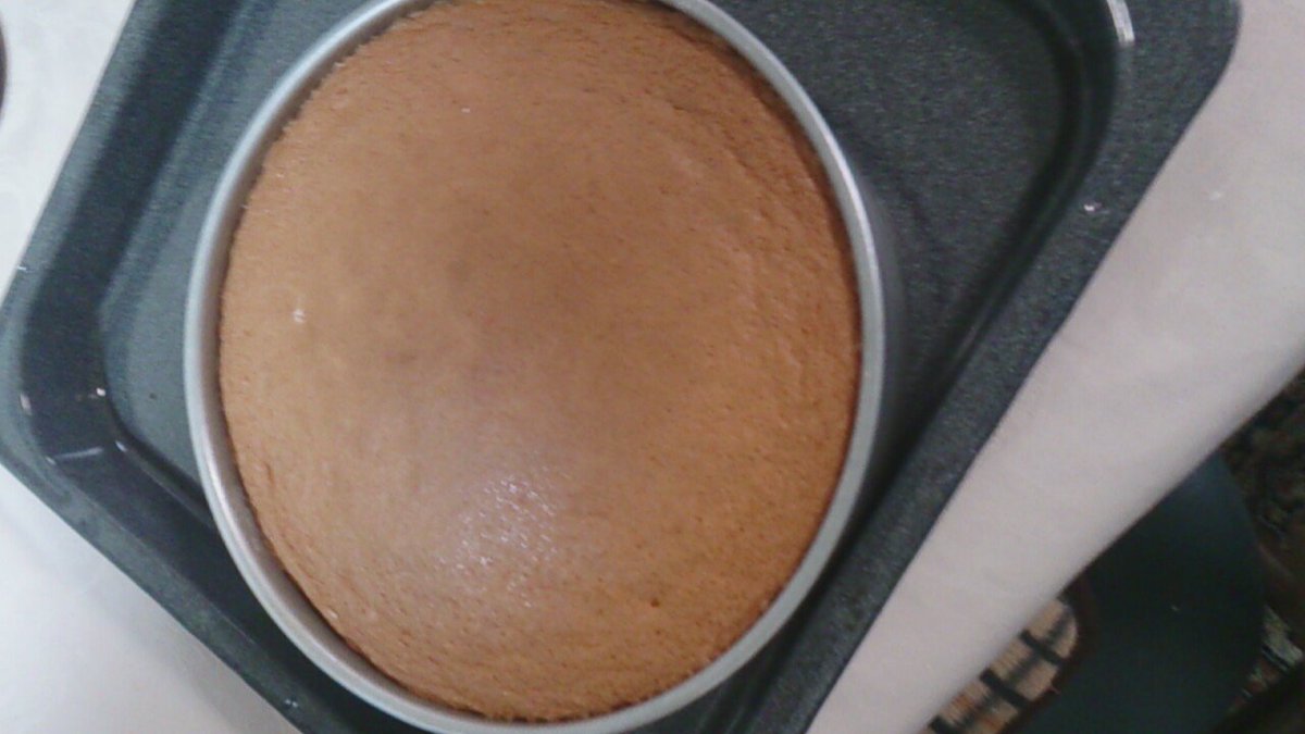 ASio76's tweet photo. 今日は友達とケーキ作りしました！
ベーキングパウダー使わなかったのにふわふわ！笑
美味しかった！
焼きうどんも食べてお腹いっぱい！
楽しい時間を過ごせました。 https://t.co/cd9UNULUVf