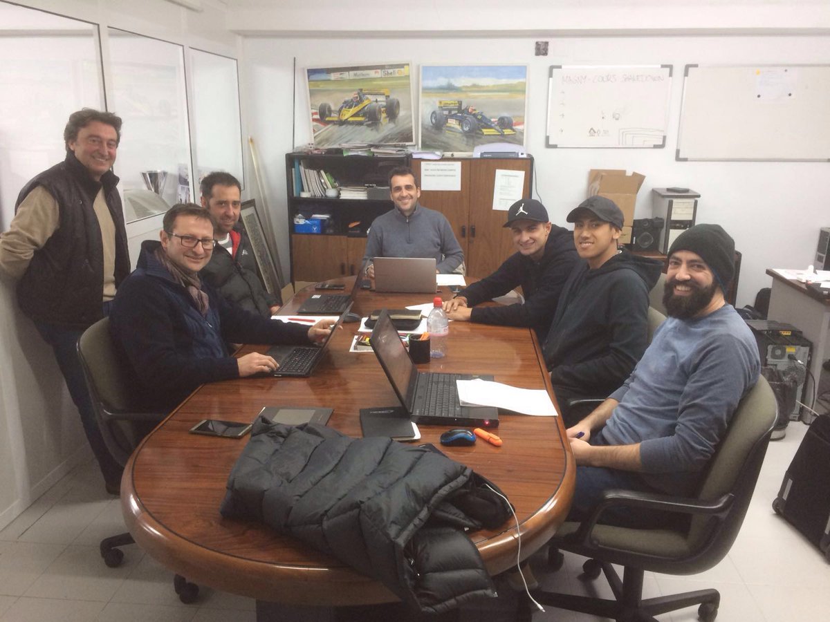 TeamJagonyaAyam's tweet photo. Sean Gelael &amp; Mitch Evans meeting bersama Tim Jagonya Ayam Campos Racing di Valencia. Rapat dihadiri Adrian Campos https://t.co/CWjbQCrAI7
