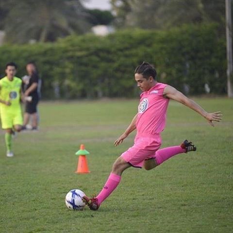 alex_rendell's tweet photo. IG: #alexrendell มีความสุข... เกือบลืมว่าตัวเองชอบเตะบอลขนาดไหน.. ขอบคุณช่อง3 🙏 cr. #searchgroup https://t.co/PJyLKsRcQp