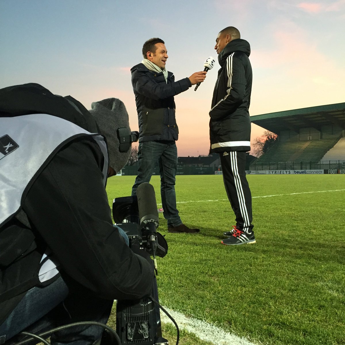 30ème journée Red Star - AJ Auxerre Cdh27PeUYAAvt4C