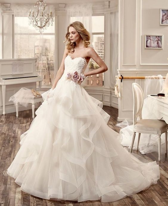 revistaspouse's tweet photo. Tres looks de #Novia encantadores de la Casa Italiana @Nicolespose ¡Te encantarán! #ModaNupcial... https://t.co/uWfxqWjUAW