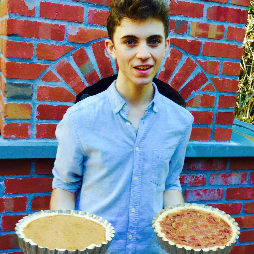 MattJaffeMusic's tweet image. Happy #PiDay
Pumpkin or Pecan?
@FillmoreSF w @allen_stone @BlueBearMusic 3/19