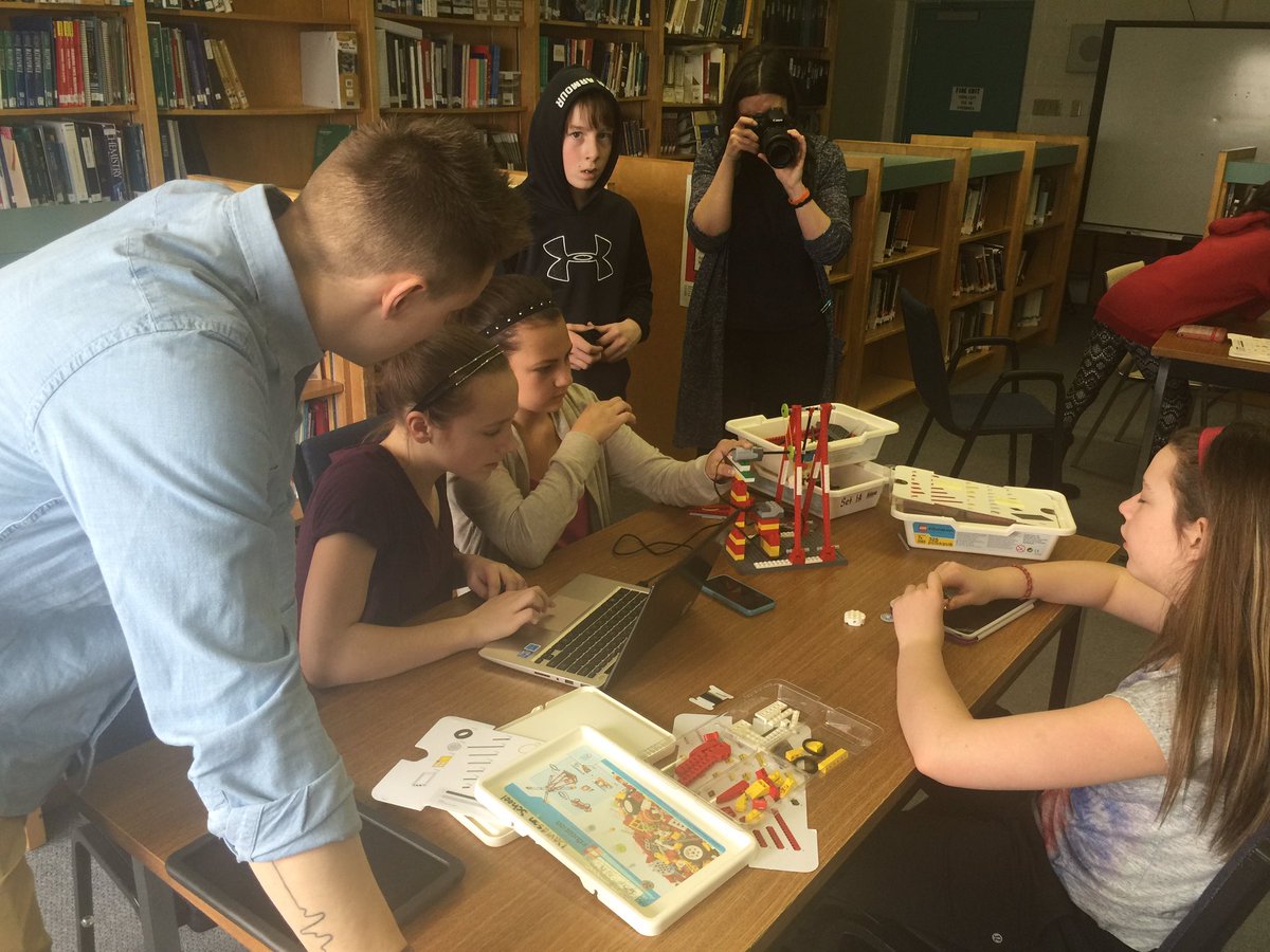 vicmo7's tweet image. Davidson School Grade 1-12 coding project. The new literacy @SunWestSD207   @ArleneLow #uptocode